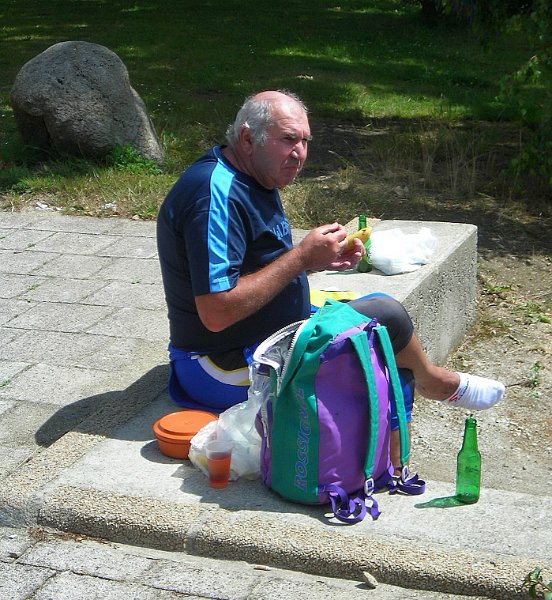 2011-06-16 28 Glomel - Des reserves Va en falloir.JPG